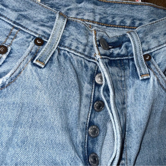 Vintage 501 Levi’s high waisted straight tapered leg button fly mom jean 23 crop